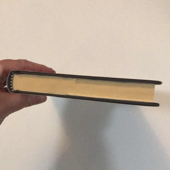 Too Much and Never Enough - Book Mary L. Trump, PH.D. - Picture 6 of 10